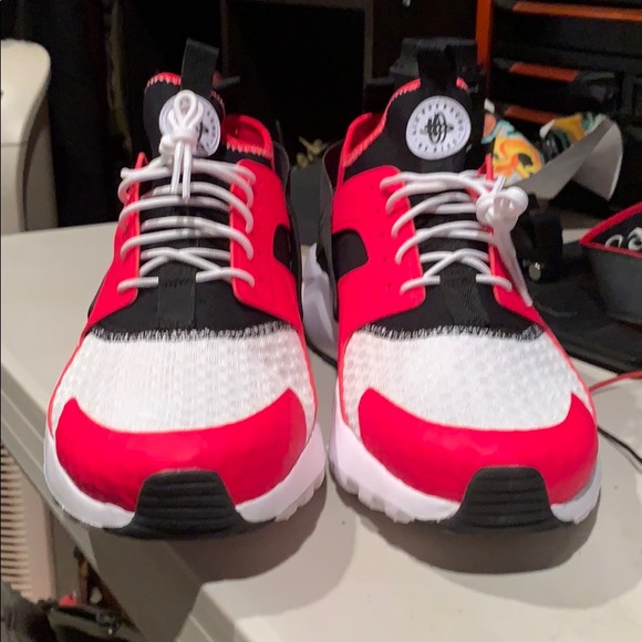 Nike Huaraches - Picture 2 of 5